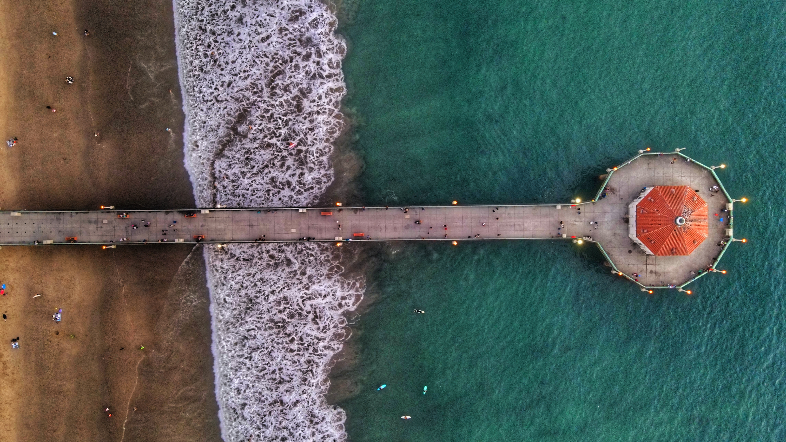 Manhattan Beach homes and coastline for local area research